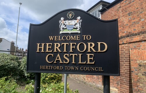 Hertford Castle's welcome sign.